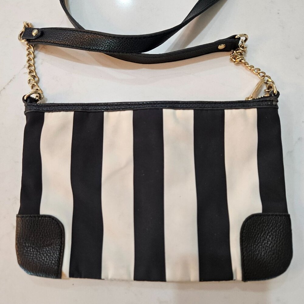 Juicy Couture Black White Striped Malibu Crossbody Bag Gold‎ Chain & Logo Plate - Picture 2 of 9
